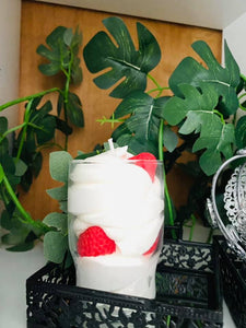 Bougie Peau d'ane fraise chantilly